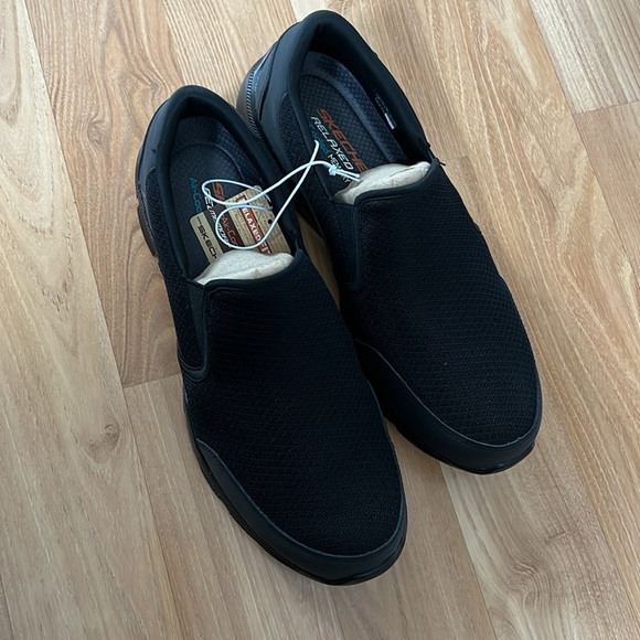 Skechers Men’s Slip-On - Picture 14 of 15